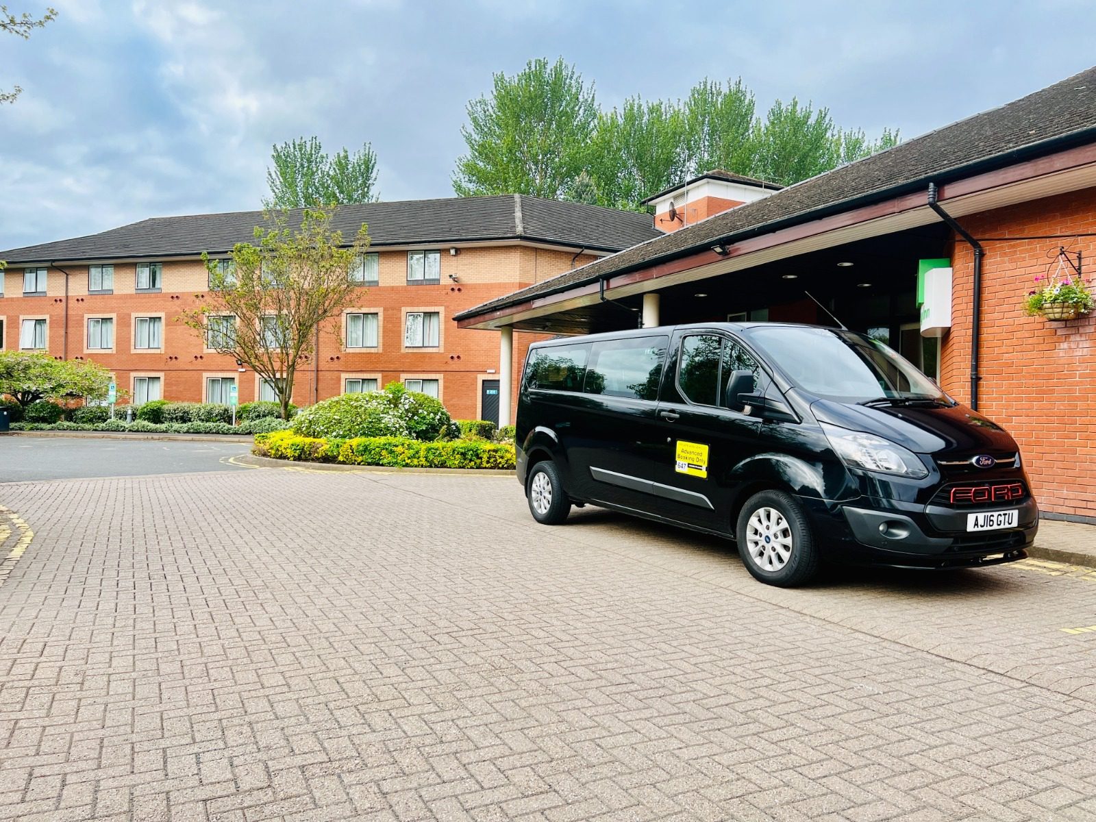 Benefits of Best Shuttle Service Airport for Transfers | 365 Transports Ltd