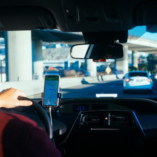taxi from telford to luton airport