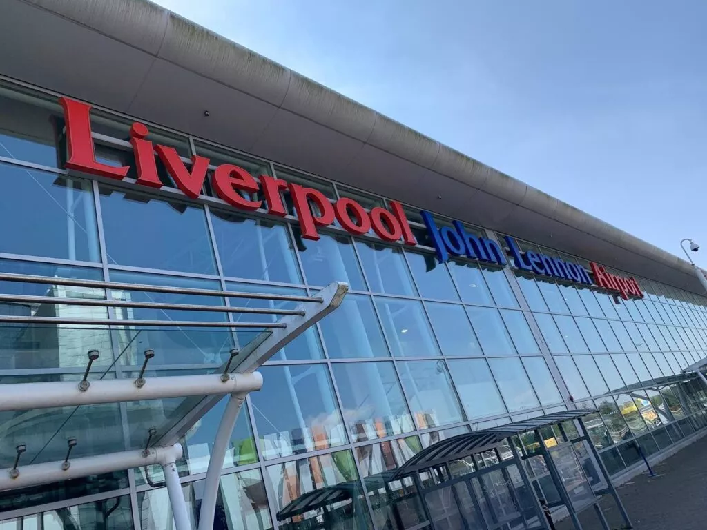 Taxi from Telford to Liverpool Airport | 365 Transports